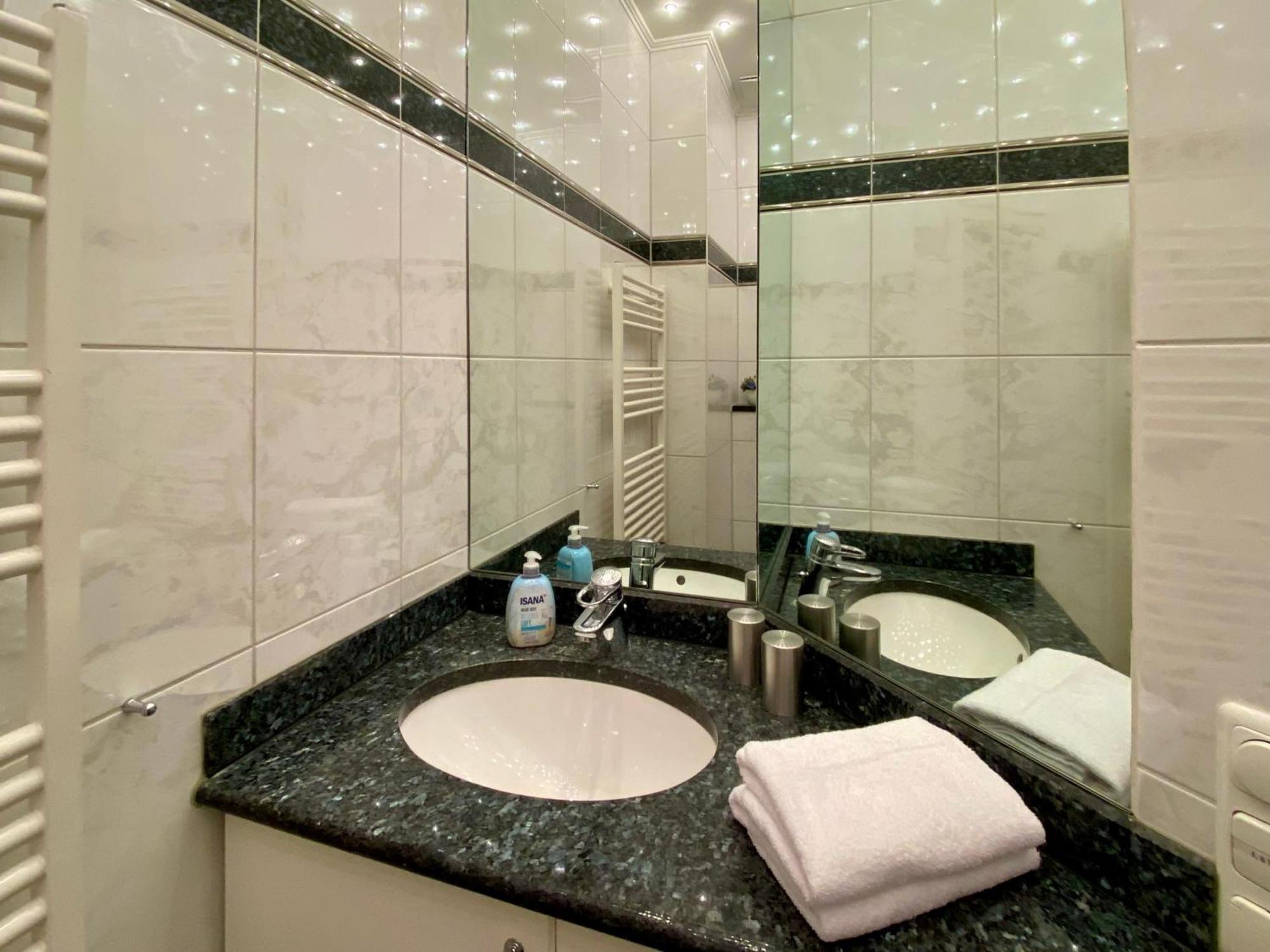 Residenz Bleichroeder - Ferienwohnung Charlotte ゼーバート・ヘリングスドルフ エクステリア 写真